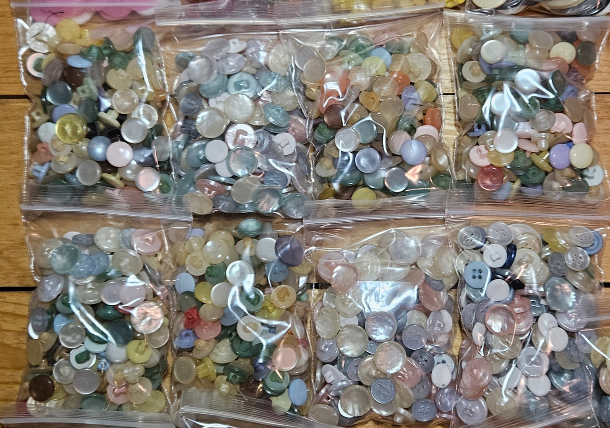 Farmhouse Flossies ~ Vintage Buttons